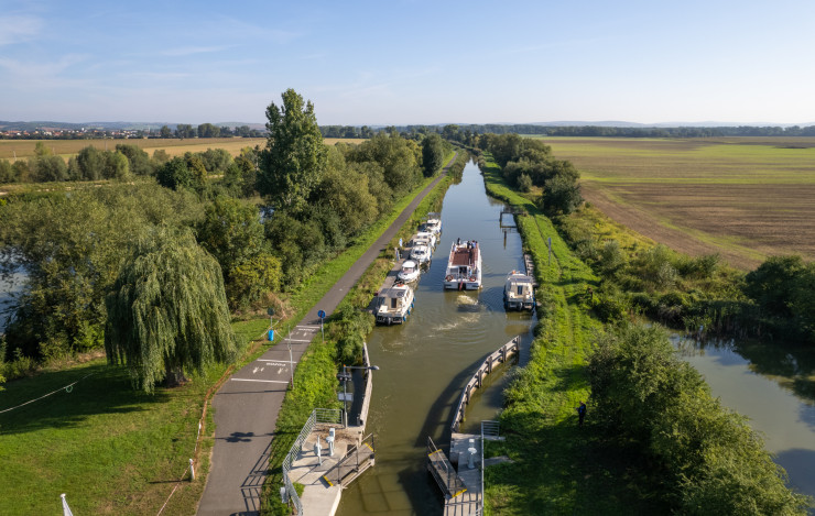 Odemykání Baťova kanálu a slavnostní otevření nové plavební komory po 90 letech